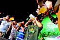 秋季是吃地摊喝瓶酒免不了,适量喝酒增加91视频下载免费
